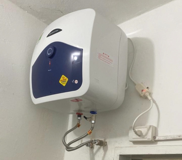 Đánh giá chi tiết bình nóng lạnh Ariston BLU30R2.5FE