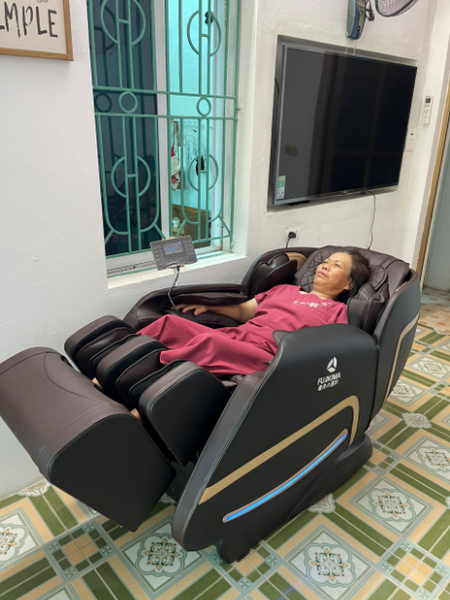 Có nên mua ghế Massage cho người  già không?