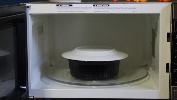 6 điều cần lưu ý giúp đồ ăn không bị khô khi hâm bằng lò vi sóng.