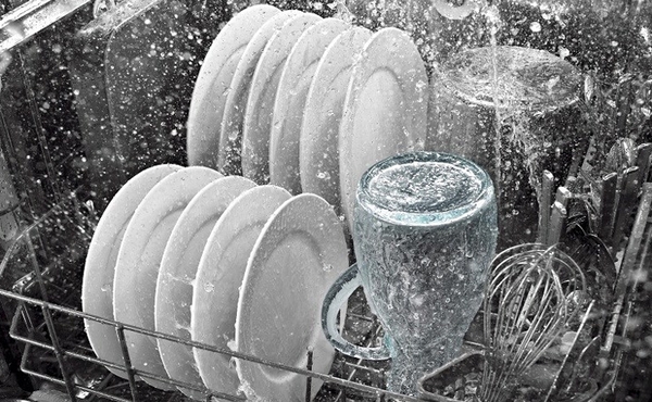 Máy rửa bát là gì? Hoạt động, tác dụng như thế nào? Và có nên mua không?