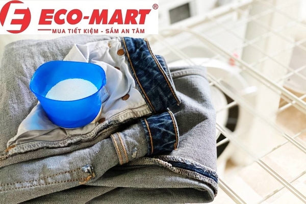 Bột giặt đóng cặn sau giặt trên quần áo ảnh hưởng như thế nào đến sức khỏe?