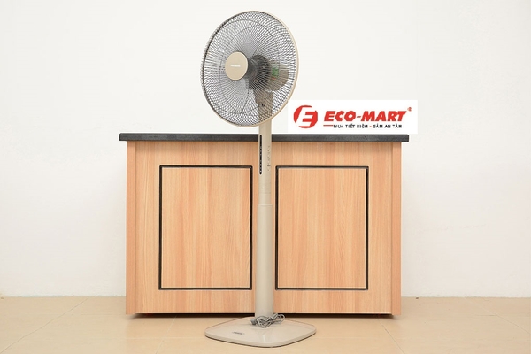 Những lý do bạn nên mua quạt cây Panasonic F409KBE màu be