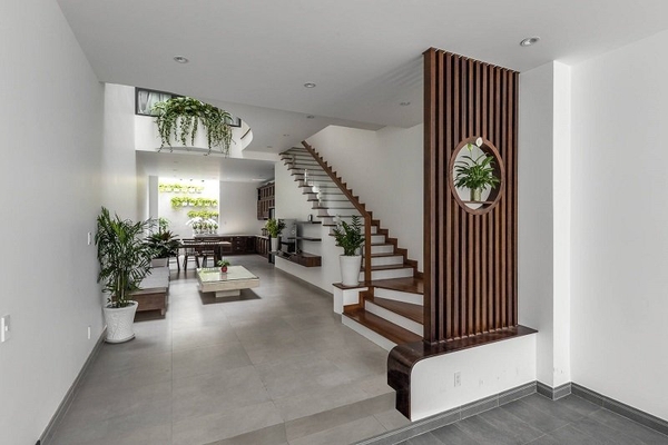 vach-ngan-dang-cot-cau-thang-ct-98