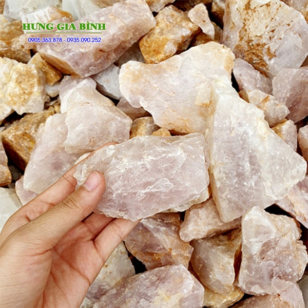 Đá thạch anh vụn rải nền móng nhà