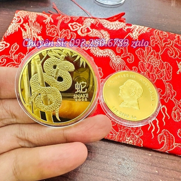 Đồng xu Úc hình con rắn mạ vàng