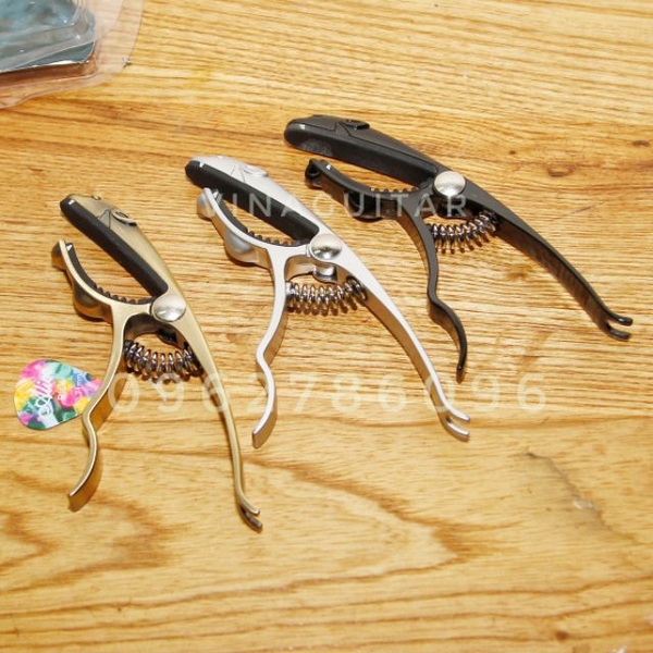 capo-guitar-con-bao-kep-dan-guitar-hinh-con-bao