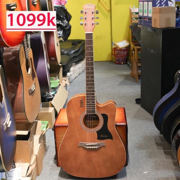 dan-guitar-acoustic-550
