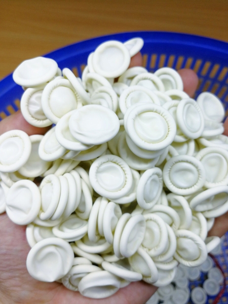 bo-5-tui-gang-tay-ngon-mau-trang-dung-cam-link-kien-tui-100g