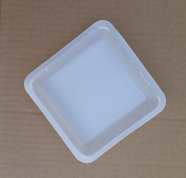 dia-can-nhua-100-ml