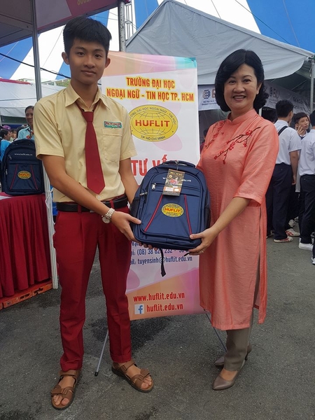 Balo in logo công ty mang đầy ý nghĩa, thiết thực