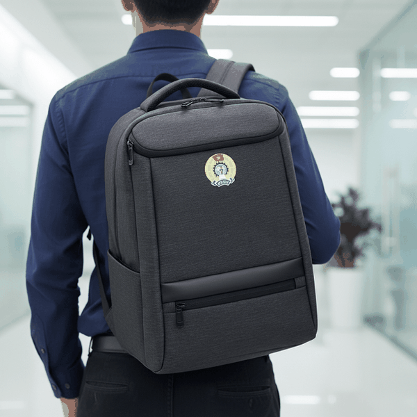 Mẫu balo công đoàn cao cấp do Vietbags sản xuất được cán bộ công nhân viên sử dụng trong sinh hoạt hàng ngày, thiết kế bền đẹp với logo in sắc nét, khẳng định uy tín thương hiệu Vietbags trong lĩnh vực may túi xách quà tặng.