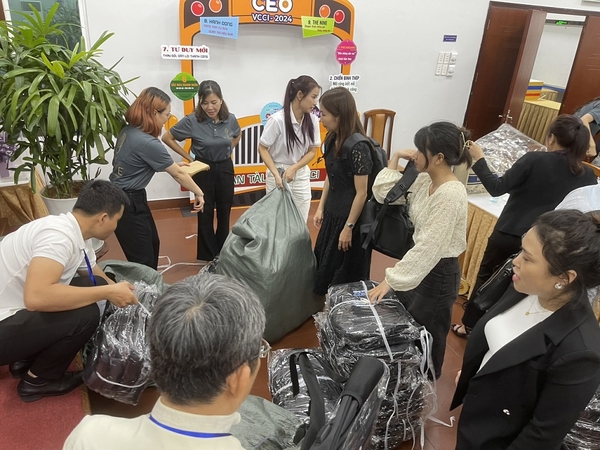 Balo học sinh in logo trường học – mẫu balo bền đẹp, phù hợp tặng học sinh, sinh viên.