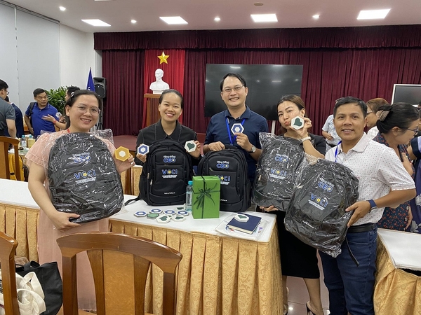 Balo laptop in logo – quà tặng nhân viên, đối tác chuyên nghiệp, thiết kế sang trọng.