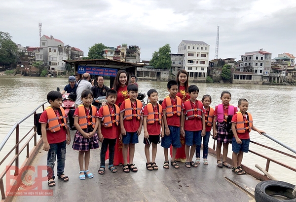 Mua balo từ thiện