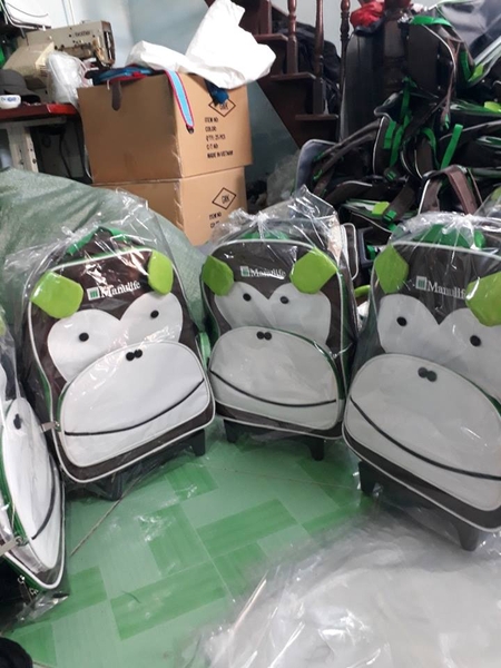 May balo học sinh quà tặng