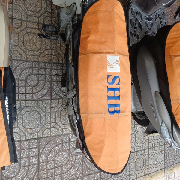 May-tấm-che-xe-may-in-logo