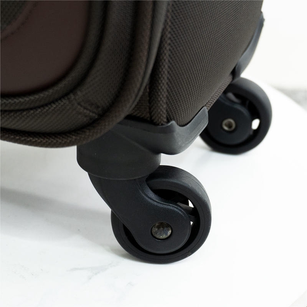 Nên mua vai nhựa hay vải?