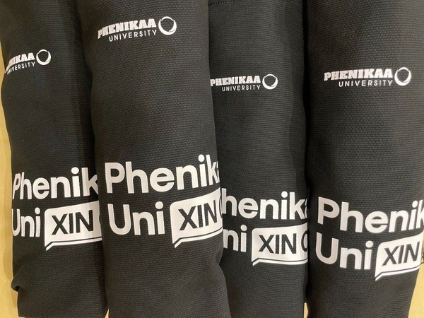 Quy trình sản xuất túi canvas in logo trường Đại học Phenikaa gồm thiết kế, in ấn, cắt may và hoàn thiện tại xưởng VietBags