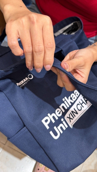Túi canvas in logo được sử dụng làm quà tặng sự kiện, hội thảo tại trường Đại học Phenikaa – sản xuất trực tiếp tại VietBags
