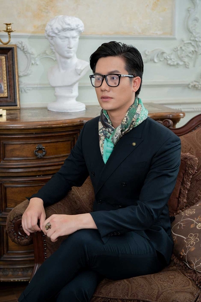 Khăn lụa dài Eggshell Lacquer T8 cho nam