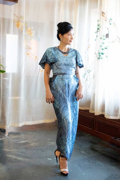 Váy peplum họa tiết khắc đá