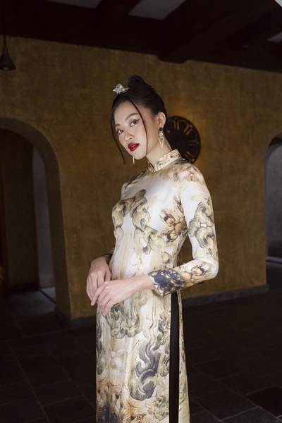 Traditional Vietnamese dress with Keo Pagoda pattern