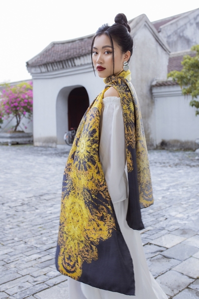 Gold gilding black long silk scarf