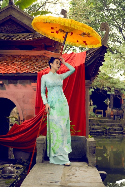 Traditional Vietnamese dress with green lotus pattern