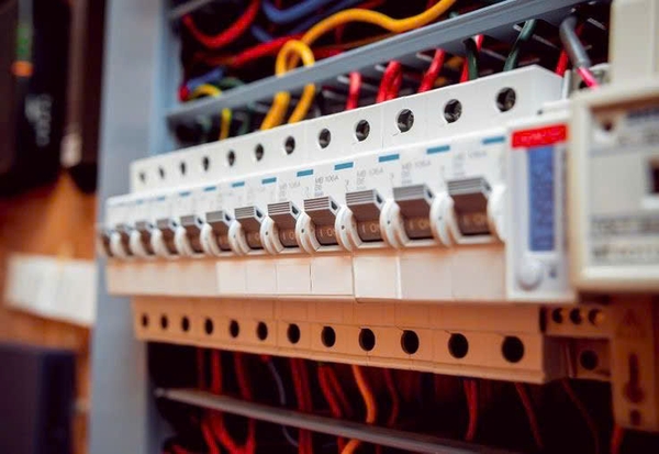 Ổ Cắm Thông Minh DEVZONE Có Chịu Được Thiết Bị Chạy Liên Tục 24/7 Không?