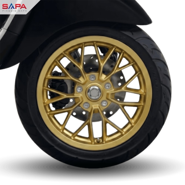 mam-truoc-vespa-golden