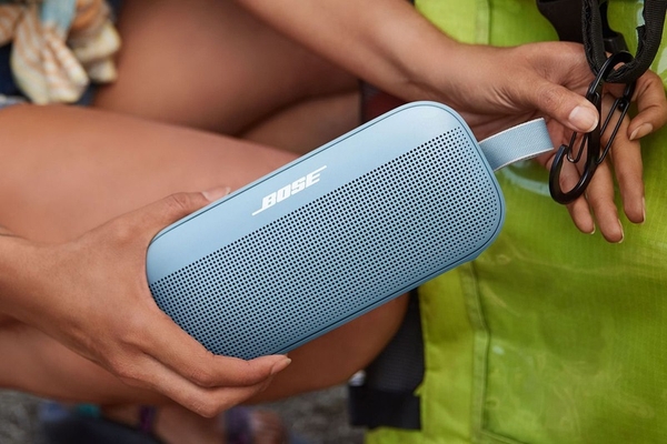 Bose SoundLink Flex: loa di động chống nước IP67, pin 12 tiếng