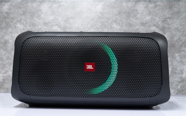 Trên tay JBL PartyBox On The Go : Loa kẹo kéo phong cách hiện đại, thiết kế cao cấp, đèn led nổi bật