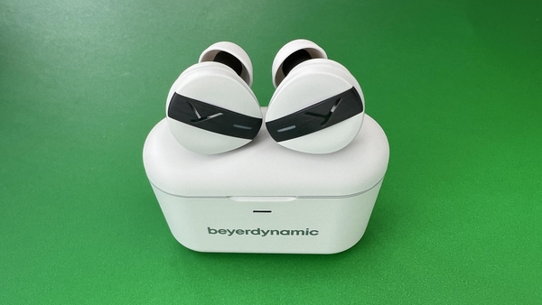 Beyerdynamic ra mắt tai nghe TW đầu tiên