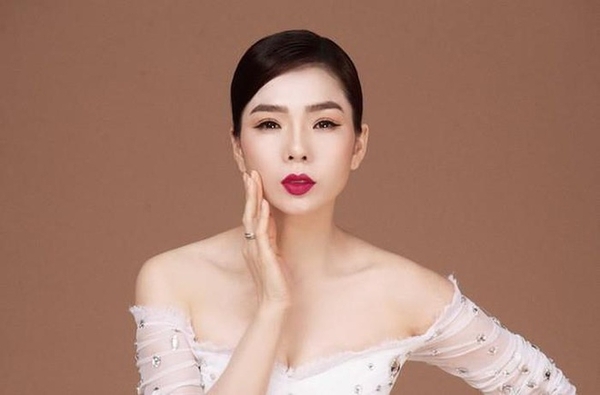 Lệ Quyên- hành trình từ cô ca sĩ phòng trà đến Diva số 1 Việt Nam