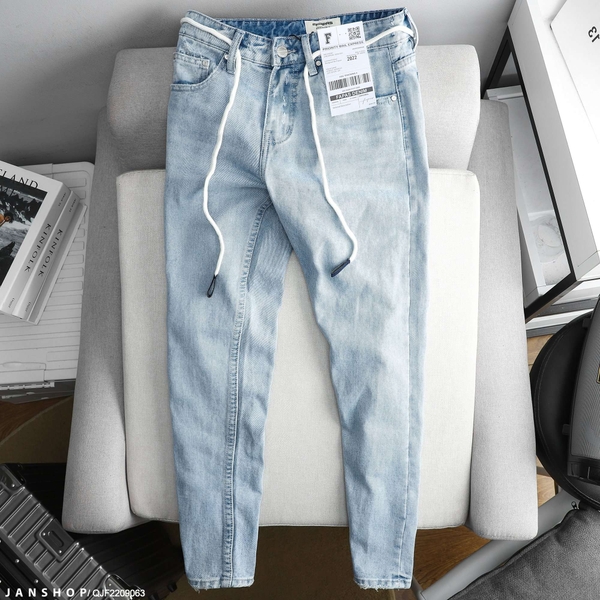 fapas-light-blue-slim-cropped-jean