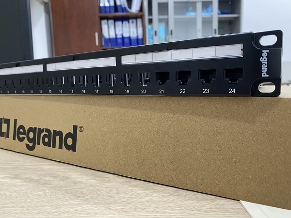 632850-24-632909-patch-panel-cat6-24-cong-rj45-legrand