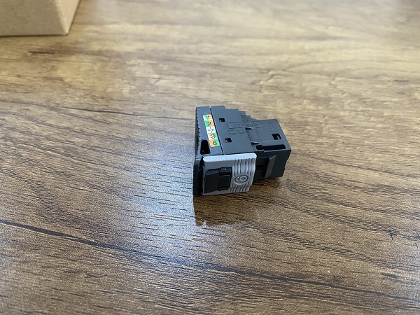 632909-nhan-o-cam-mang-cat6-legrand
