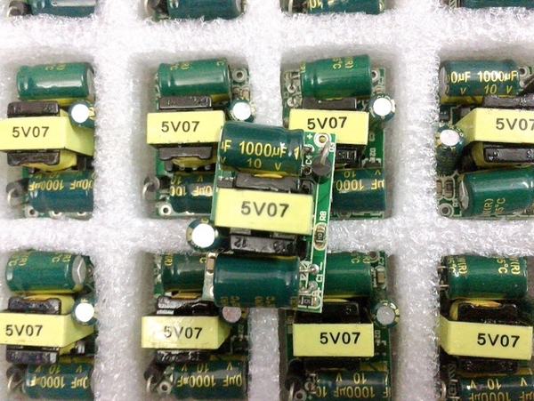 nguon-xung-mini-5v-700ma-co-the-cay-on-ap-ra-3-3v-5v-9v-2x3cm-gia-2-tang-2