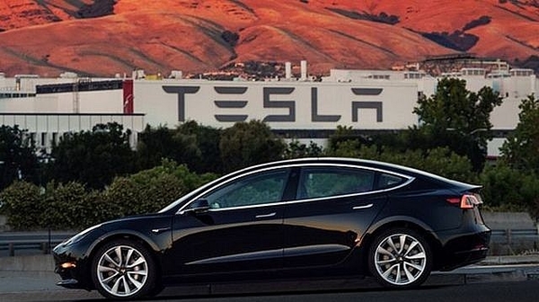 Thông tin và bảng giá xe điện Tesla mới nhất 2021