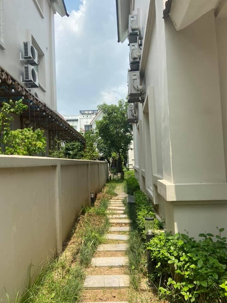 Cho thuê biệt thự Sài Đồng Vinhome Riverside full nội thất liên hệ Mr Nam 0948572567