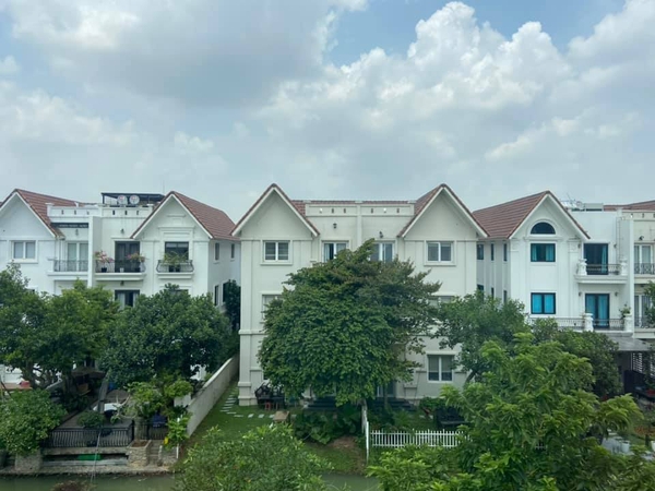Cho thuê biệt thự Sài Đồng Vinhome Riverside full nội thất liên hệ Mr Nam 0948572567