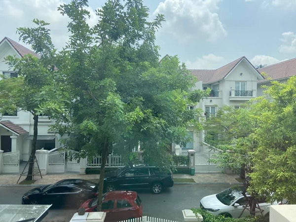 Cho thuê biệt thự Sài Đồng Vinhome Riverside full nội thất liên hệ Mr Nam 0948572567