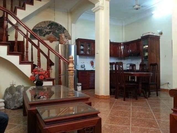 Cho thuê nhà 4 tầng Bồ Đề, Long Biên, 50m/ sàn. Full nội thất, Giá: 12 triệu/tháng. Lh: 0328769990