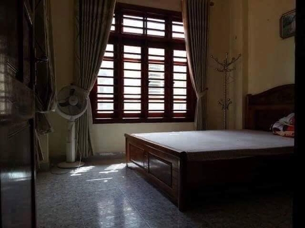 Cho thuê nhà 4 tầng Bồ Đề, Long Biên, 50m/ sàn. Full nội thất, Giá: 12 triệu/tháng. Lh: 0328769990