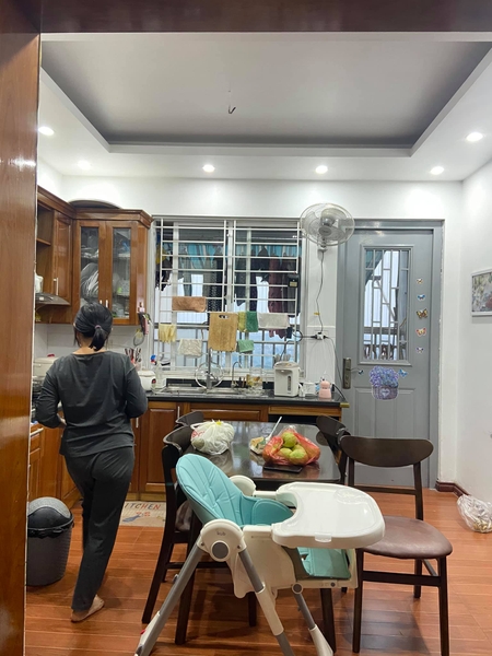 Cho thuê căn hộ đẹp giá rẻ tại CT10 Việt Hưng, Long Biên. S: 85m2. Giá: 7tr/th. Lh xem trực tiếp 0988624374.