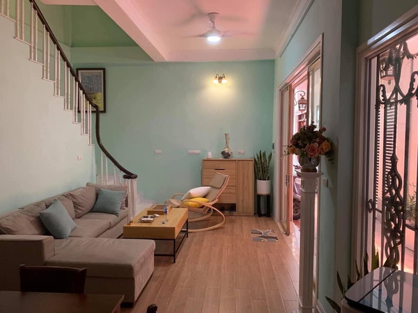 Cho thuê nhà 4 tầng full đồ ngõ 67 Nguyễn văn Cừ, Ngọc Lâm. 50m.Giá: 7 triệu/tháng. Lh: 0984.373.362