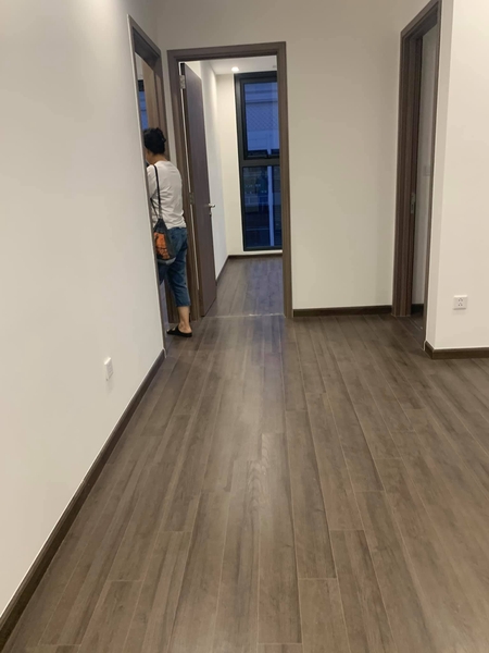 Cho thuê căn hộ Vinhomes Symphony 3PN, 2VS đồ cơ bản chủ đầu tư giá 15 triệu/tháng. Liên hệ: 0948416000 ( Mr Vương )
