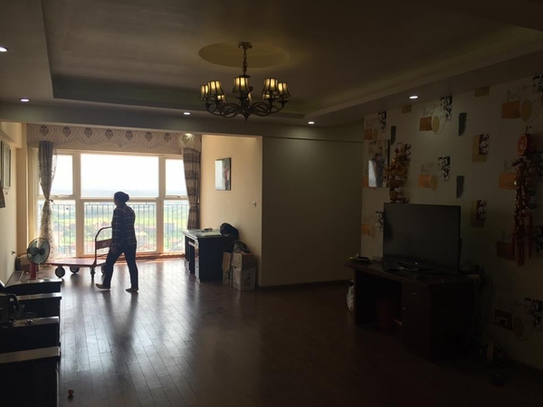 Bán chung cư CT10 Khu đô thị Việt Hưng 03 phòng ngủ giá 17 triệu/m2. Liên hệ: 0963892968 ( Mr Nam )