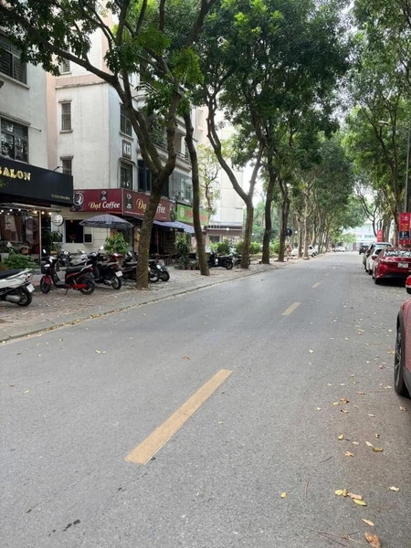 BÁN CHUNG CƯ TẦNG 1 VIỆT HƯNG