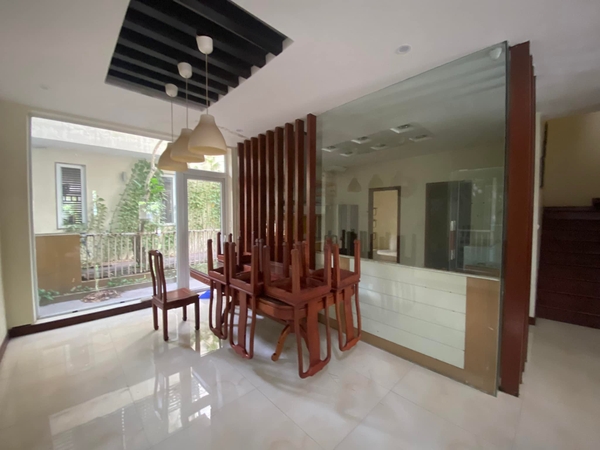 Cho thuê biệt thự Palm Garden full đồ tại KĐT Việt Hưng, Long Biên. S: 160m2. Giá: 30tr/tháng. LH: 0963892968.